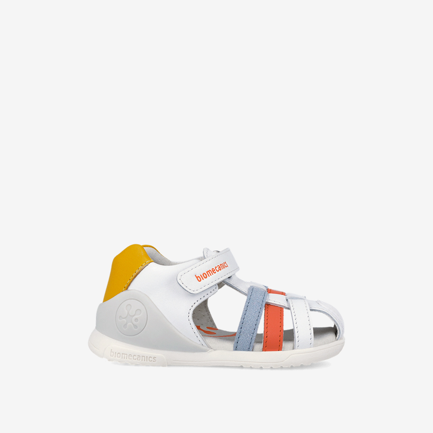 Sandalia blanco con un toque azul y rojo con velcro de la marca Biomecanics