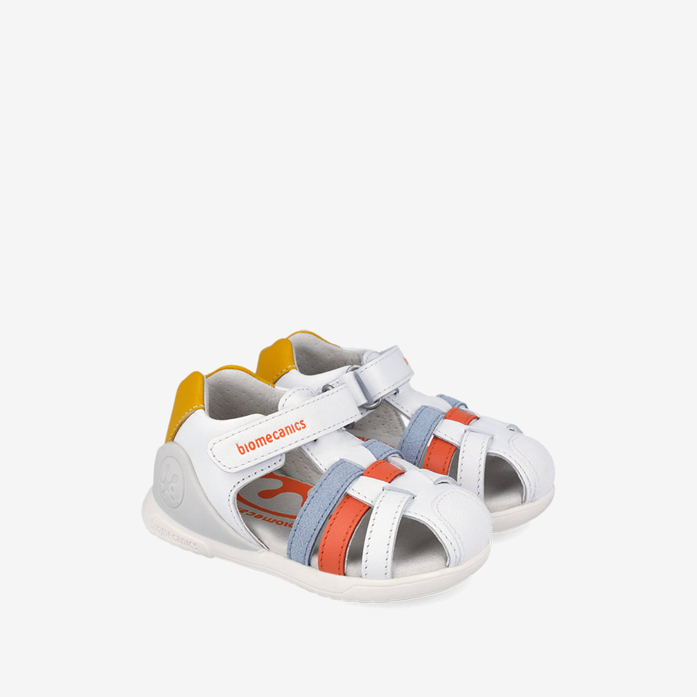 Sandalia blanco con un toque azul y rojo con velcro de la marca Biomecanics