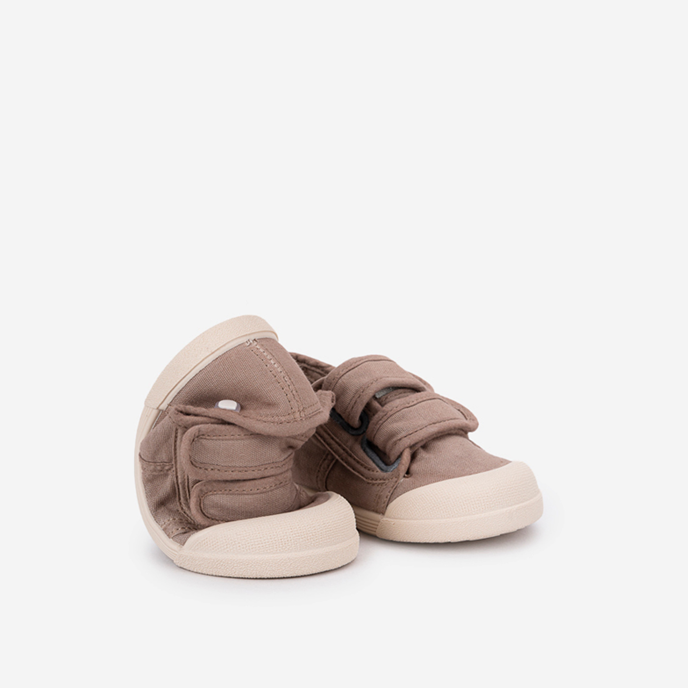 Lona respetuosa de niño con doble velcro y puntera reforzada de Igor.