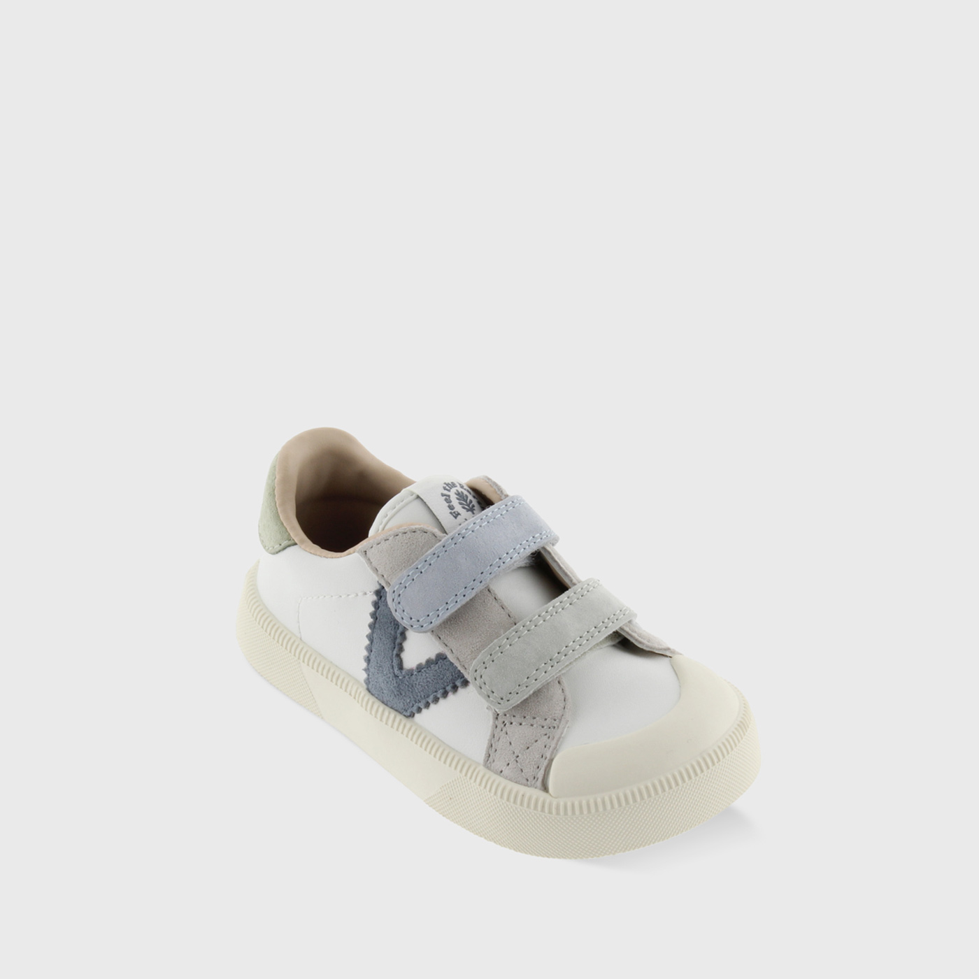 Deportivo respetuoso de Victoria en blanco con tonos en azul.