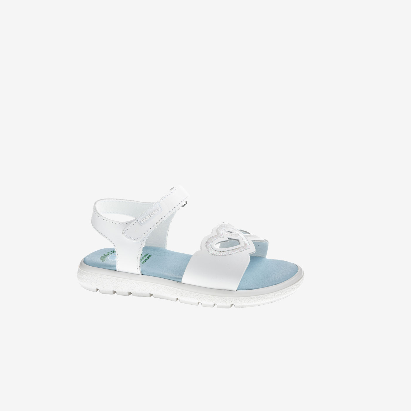 Sandalia blanca con adorno en plata, de Pablosky