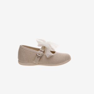 Mercedes de lona en beige con hebilla y lazo.