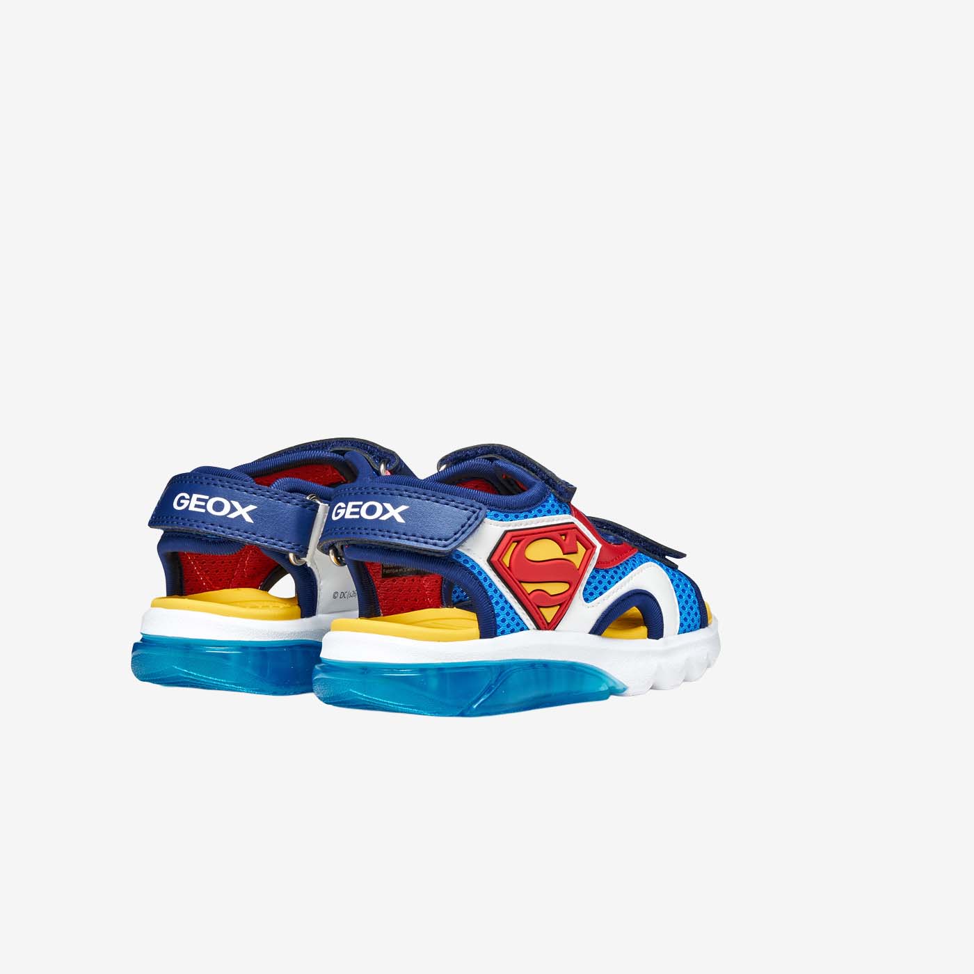 Sandalias con luz de niño con diseño de Superman de la marca Geox