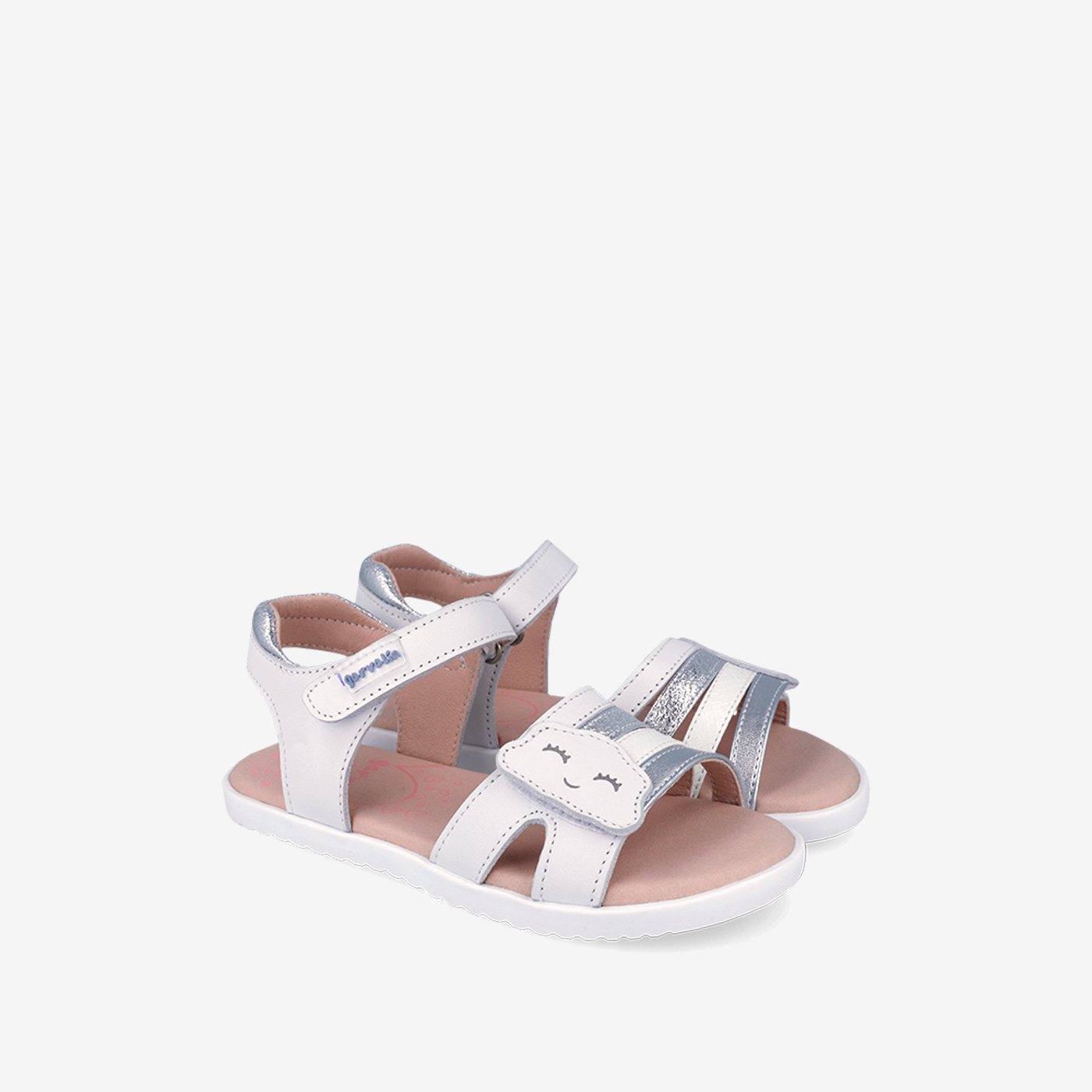 Sandalia respetuosa en blanco y plata respetuosa, de la linea Garvalin