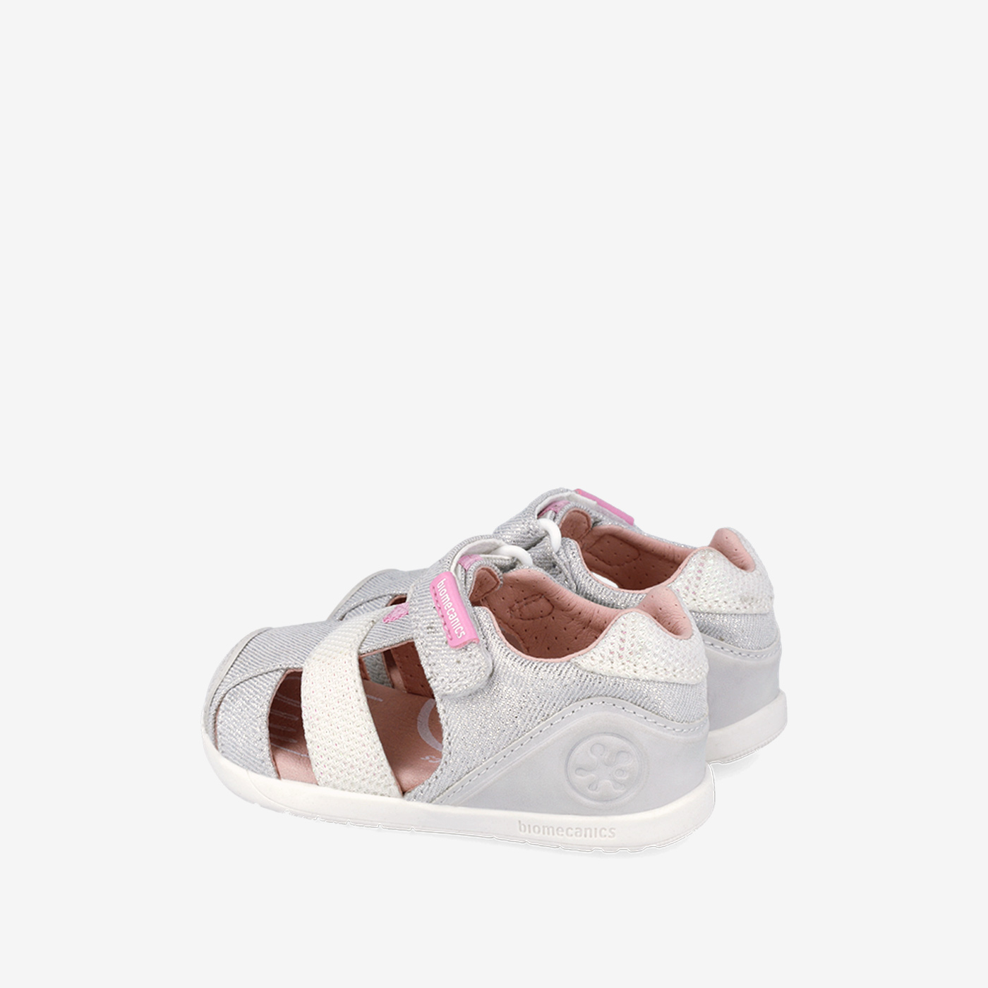 Sandalia Respetuosa con puntera en color plateado de Biomecanics